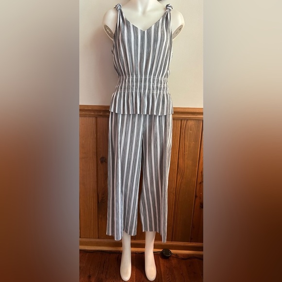 Outfit, wide leg pants with matching tank, dressy casual, white, black, grey - Picture 2 of 10